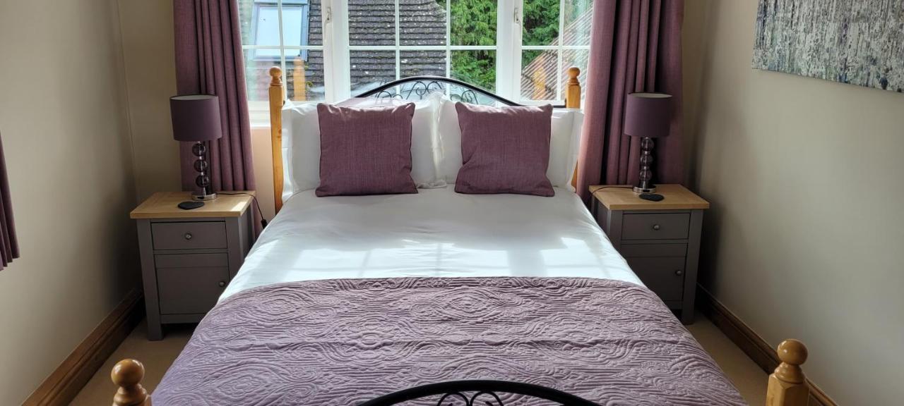 Ha'Penny Acre Bed & Breakfast Sherfield English ภายนอก รูปภาพ