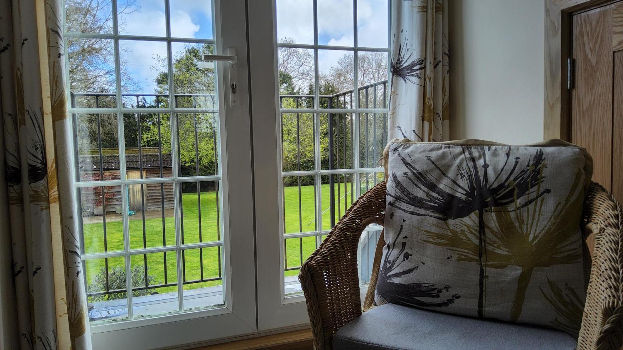 Ha'Penny Acre Bed & Breakfast Sherfield English ภายนอก รูปภาพ