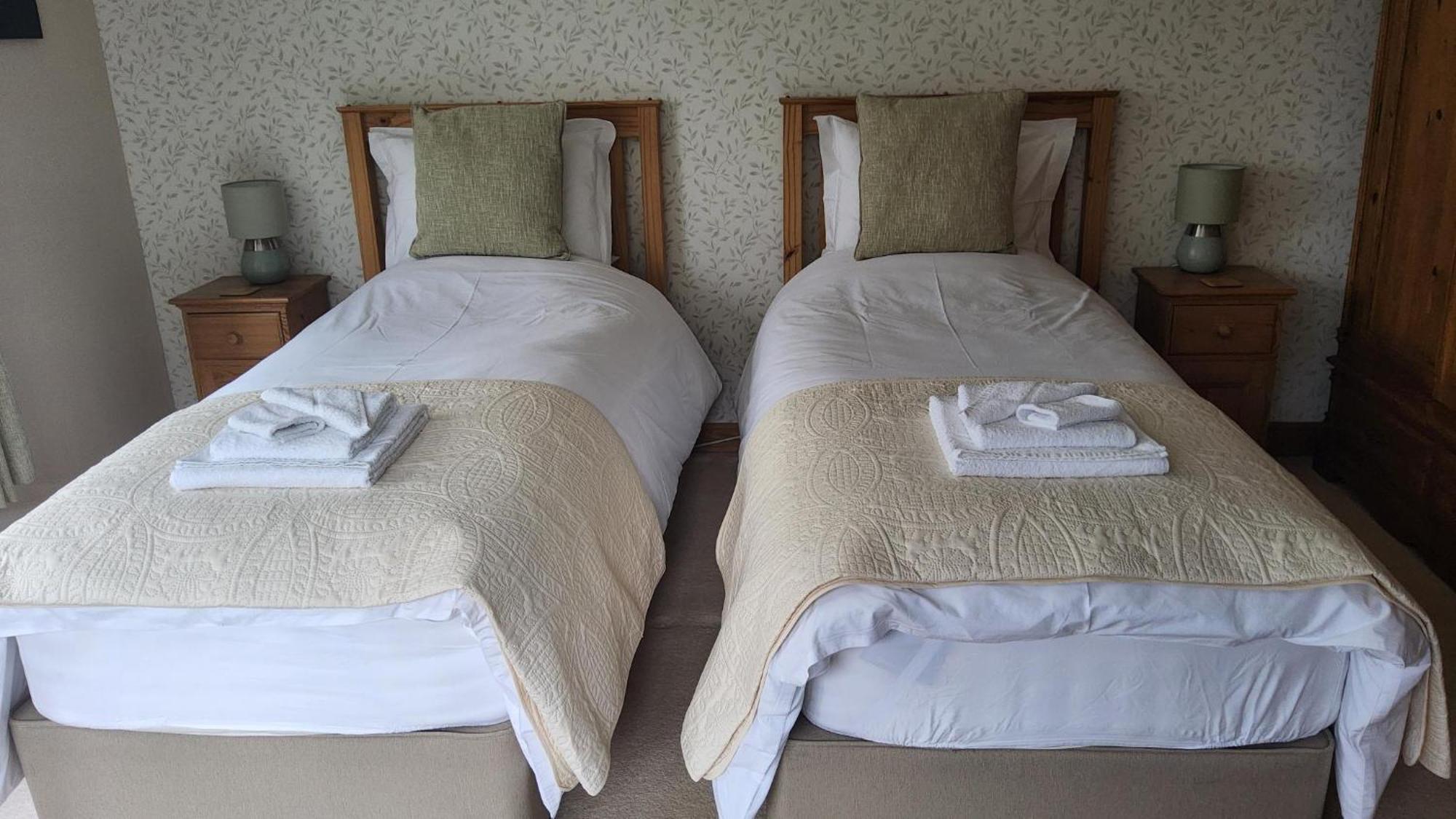 Ha'Penny Acre Bed & Breakfast Sherfield English ภายนอก รูปภาพ