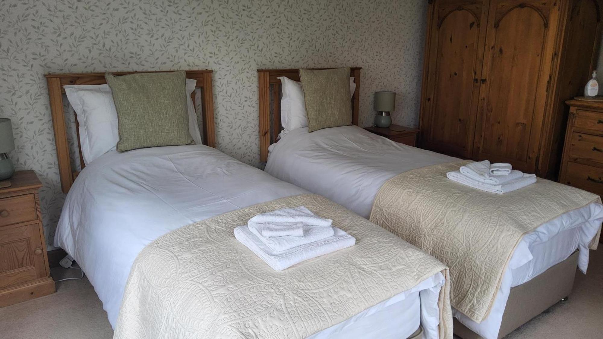 Ha'Penny Acre Bed & Breakfast Sherfield English ภายนอก รูปภาพ