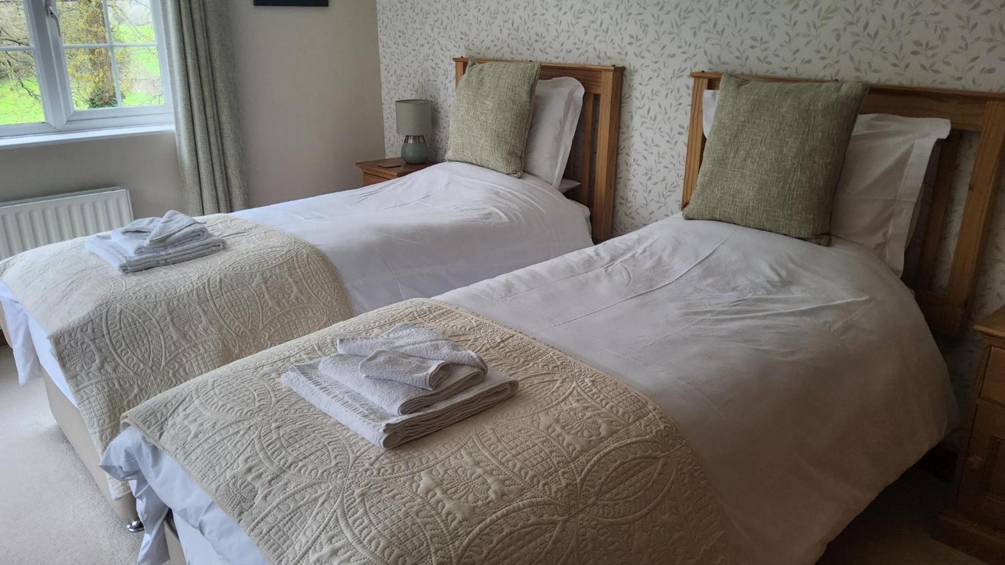 Ha'Penny Acre Bed & Breakfast Sherfield English ภายนอก รูปภาพ