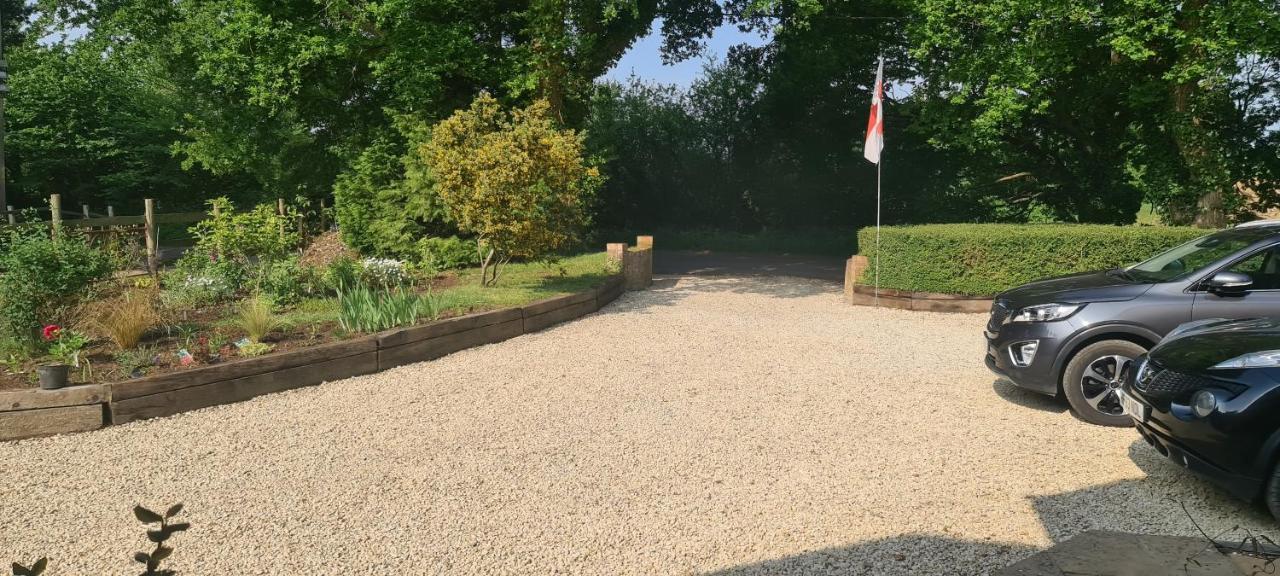 Ha'Penny Acre Bed & Breakfast Sherfield English ภายนอก รูปภาพ