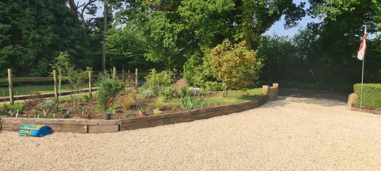 Ha'Penny Acre Bed & Breakfast Sherfield English ภายนอก รูปภาพ