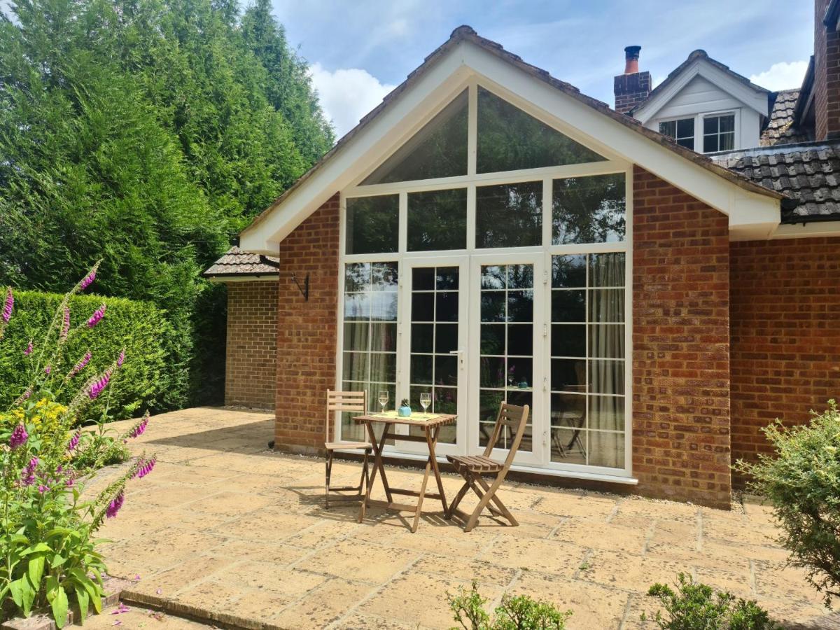 Ha'Penny Acre Bed & Breakfast Sherfield English ภายนอก รูปภาพ