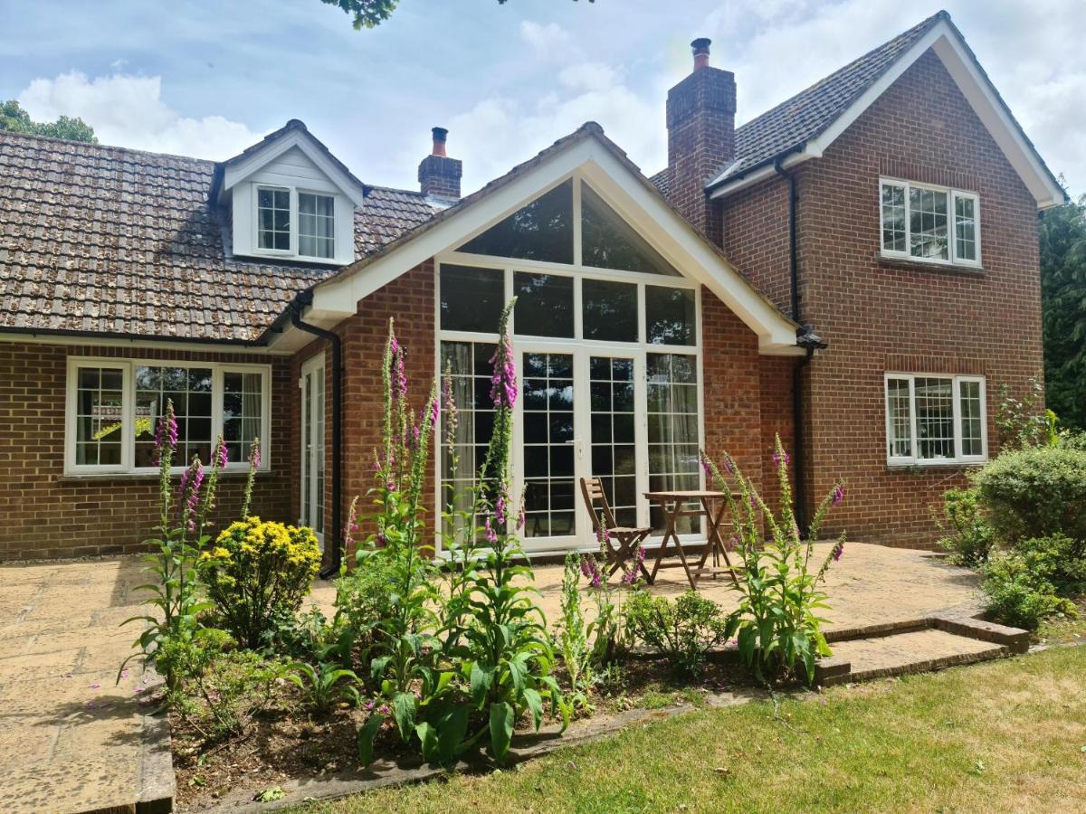 Ha'Penny Acre Bed & Breakfast Sherfield English ภายนอก รูปภาพ